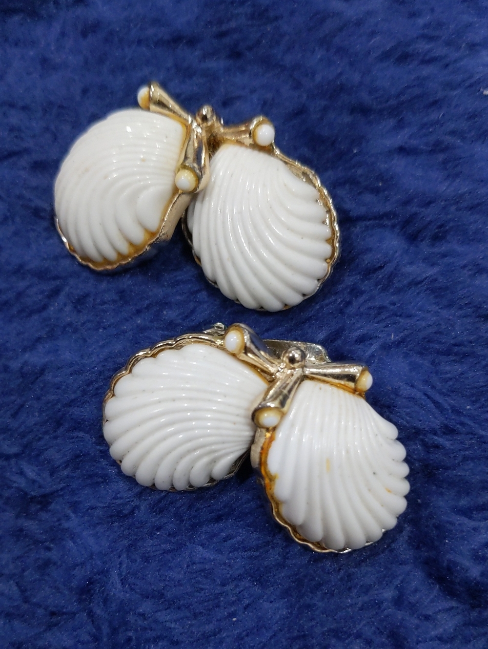 Beautiful Vintage Gold-Trim White Shell Drop Clip Earrings